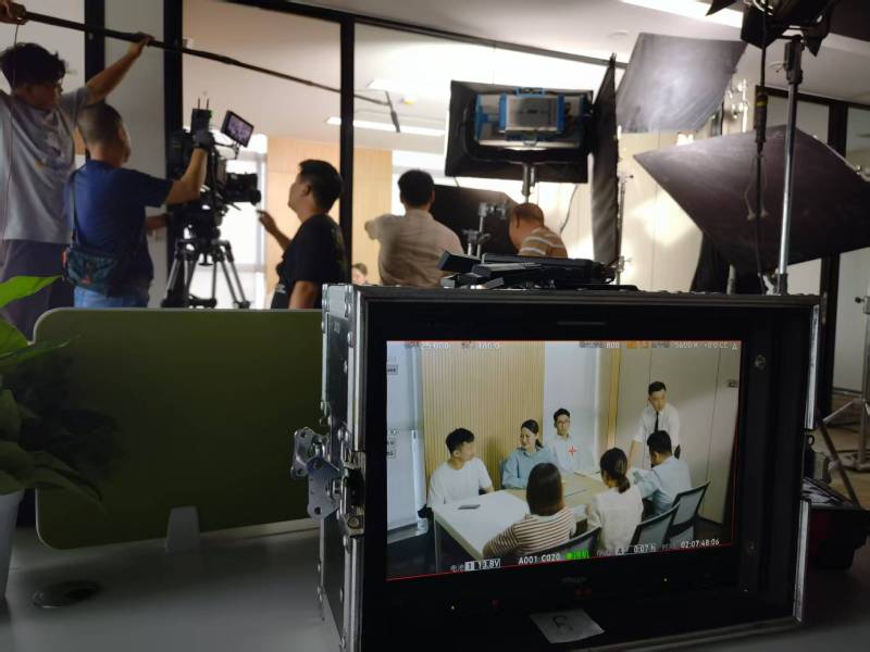 高州市TVC拍摄公司：科技产品视觉化大师，诠释未来感与功能美学